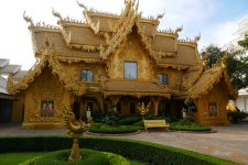 P1090941 goldenes Scheisshaus.jpg