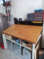 Werkbank schräg leer.jpg