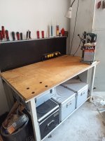 Werkbank gerade leer.jpg
