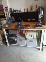 Werkbank gerade wieder eingeräumt.jpg